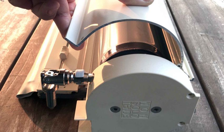 Wetter-Rollo mit praktischer Serviceklappe für Schutz und Wartung