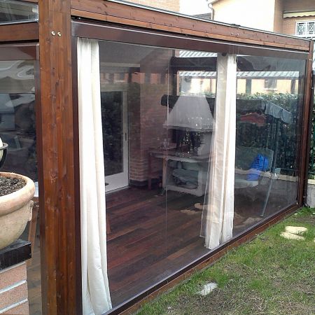 Kaltwintergarten aus Holz mit Wetter-Rollos